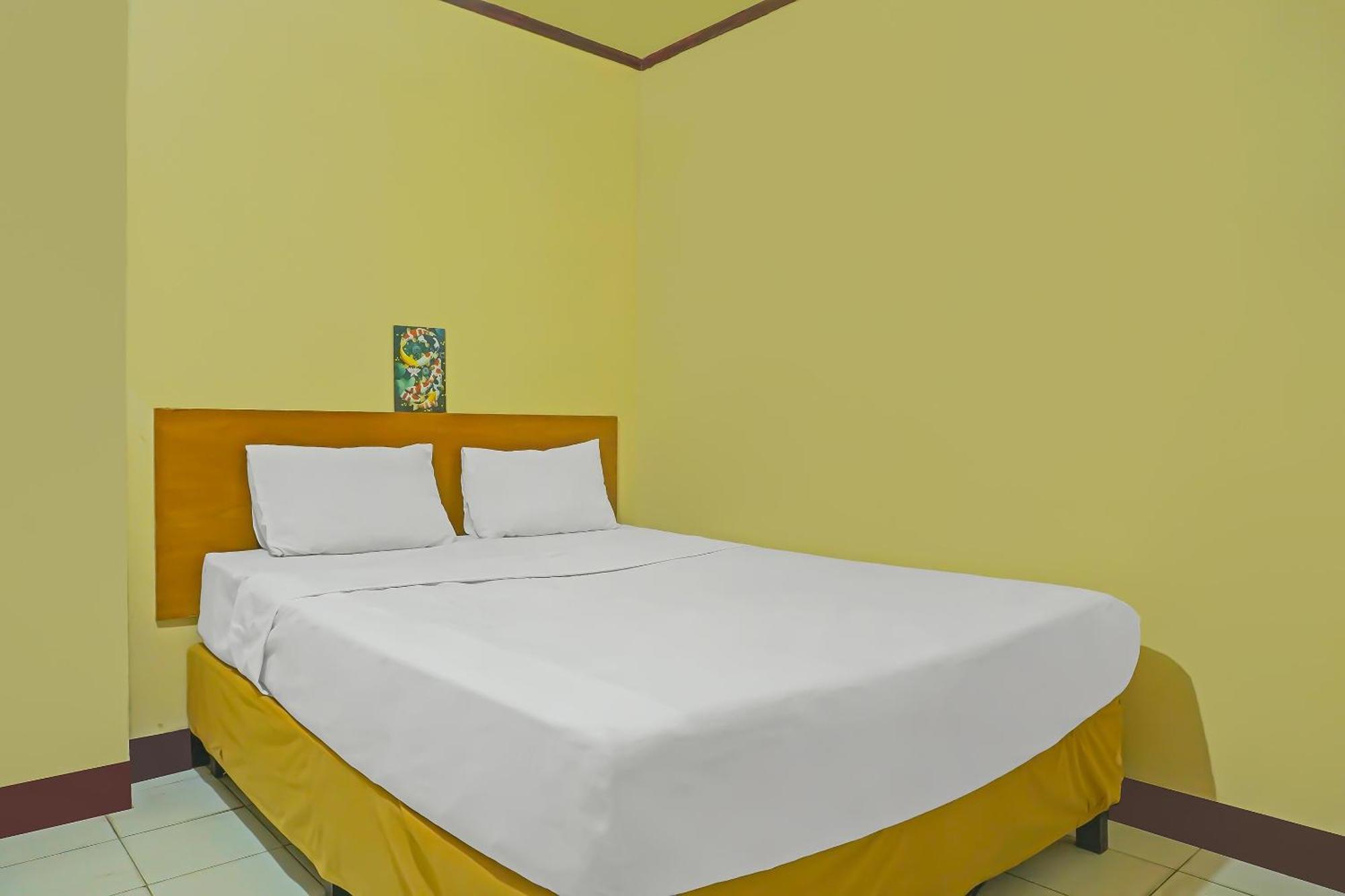 Hotel Spot On 92466 Adam Kost Syariahnearwisata Jembatan Barito 2*