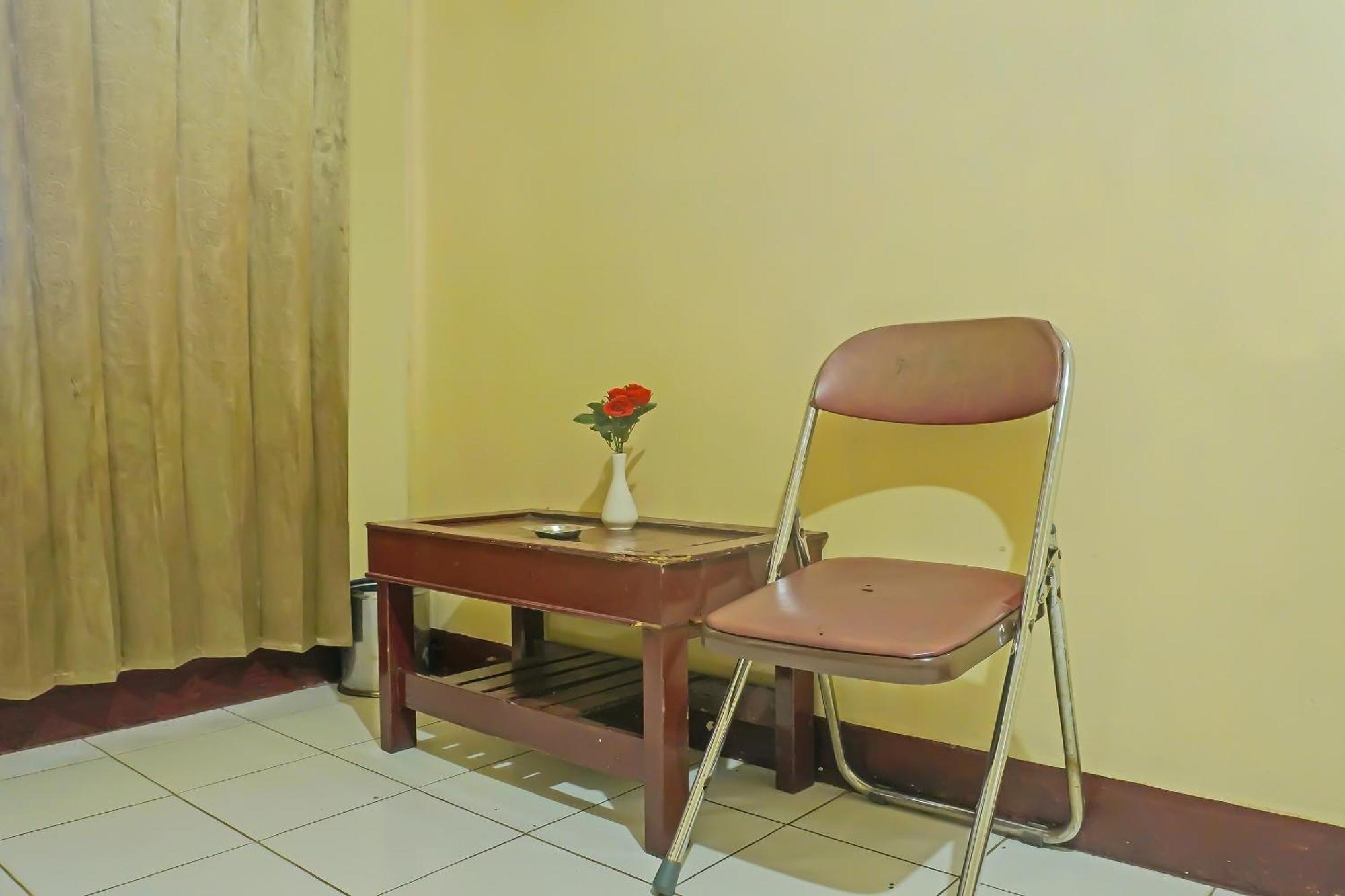 Spot On 92466 Adam Kost Syariahnearwisata Jembatan Barito