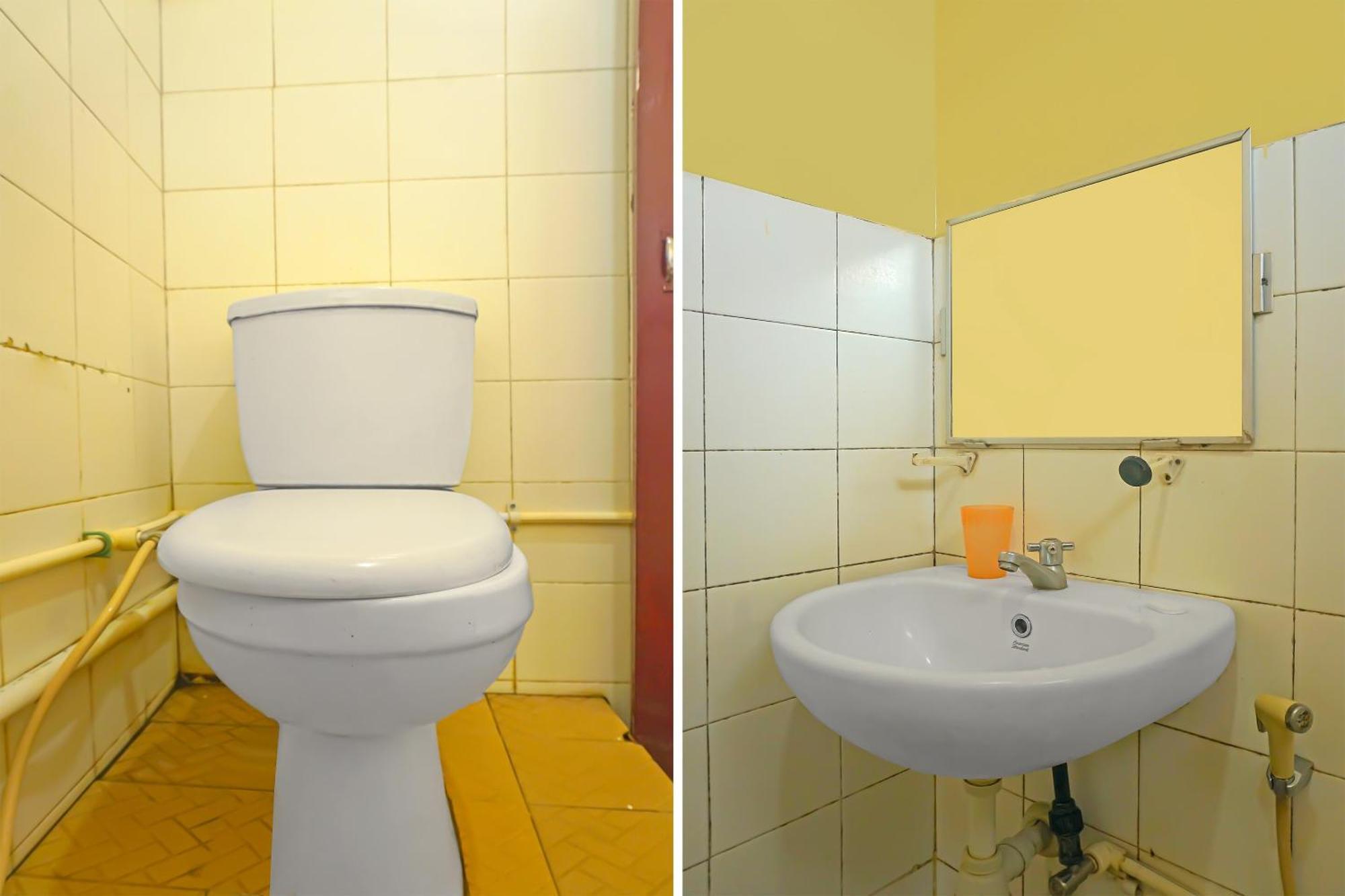 Spot On 92466 Adam Kost Syariahnearwisata Jembatan Barito Hotel