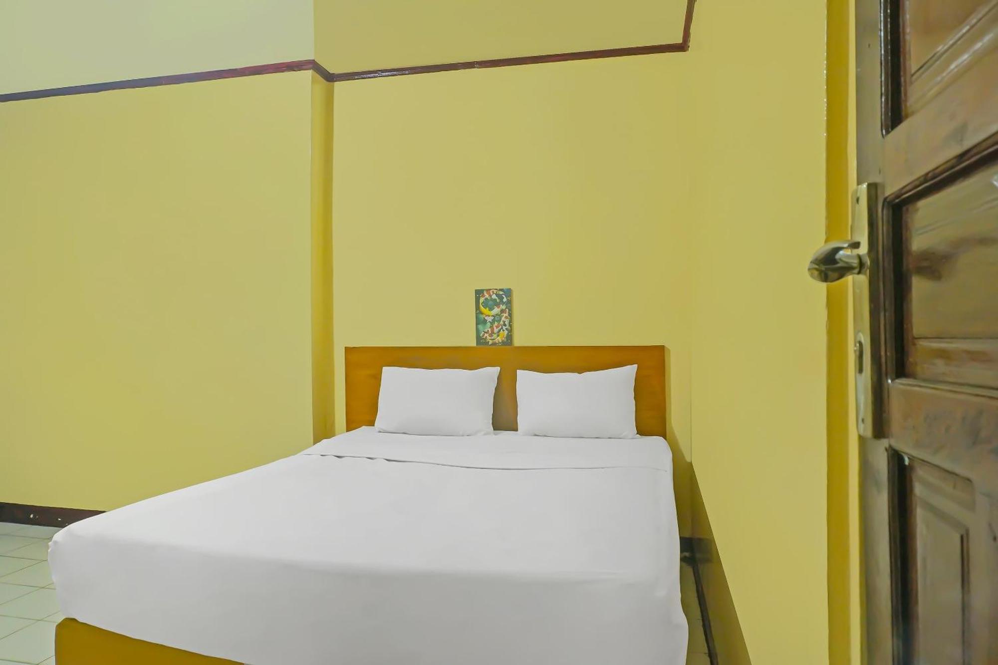 Hotel Spot On 92466 Adam Kost Syariahnearwisata Jembatan Barito 2*