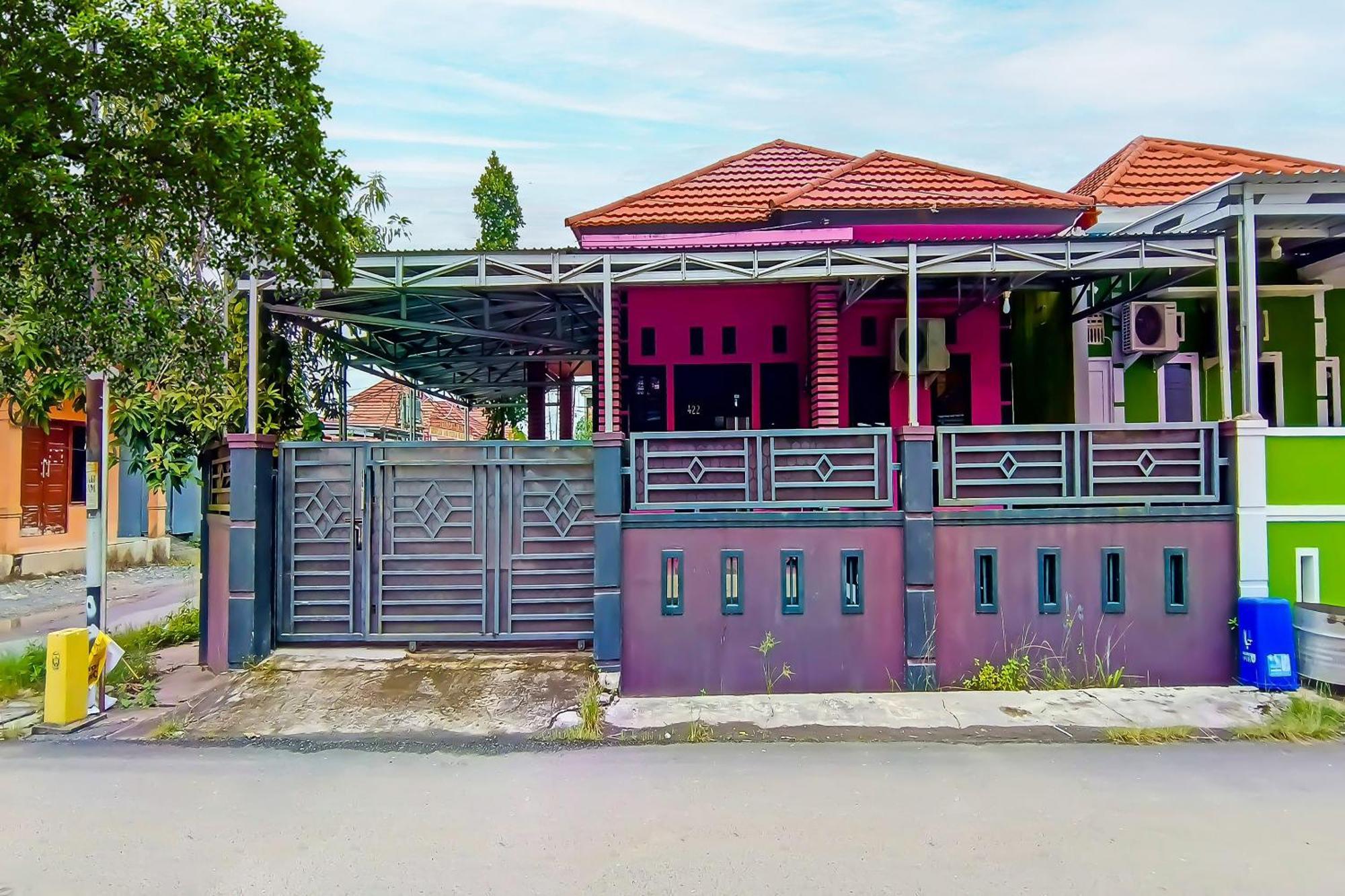 Spot On 92466 Adam Kost Syariahnearwisata Jembatan Barito