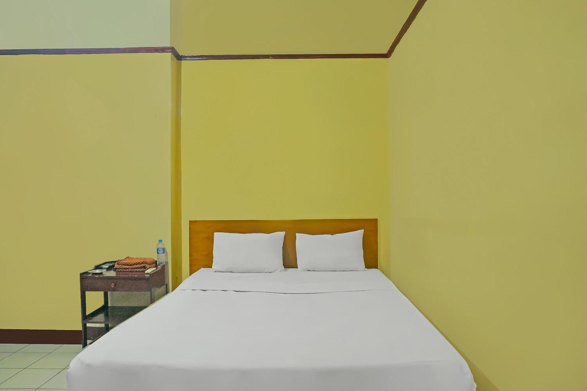 Spot On 92466 Adam Kost Syariahnearwisata Jembatan Barito 2*