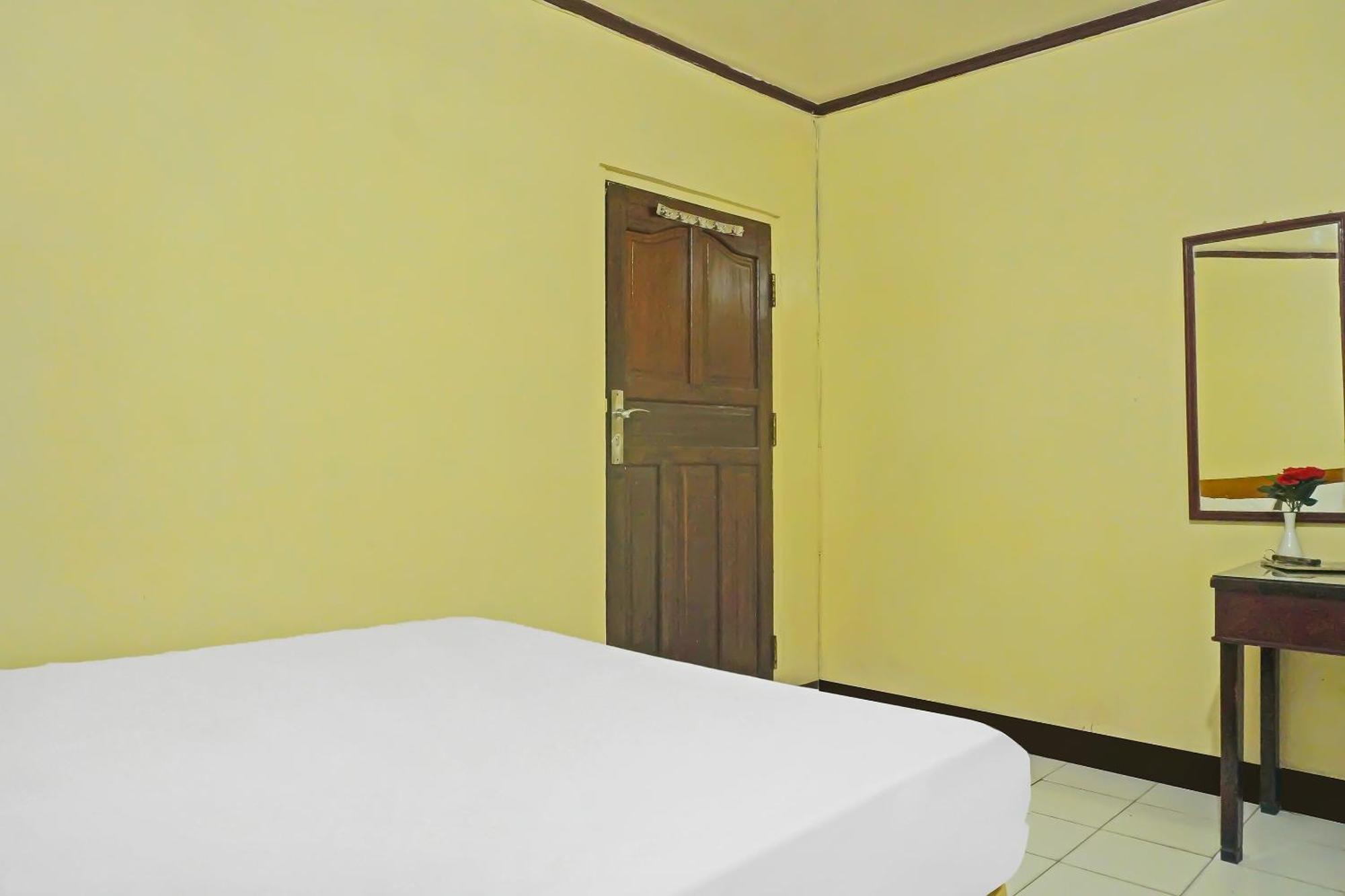 Spot On 92466 Adam Kost Syariahnearwisata Jembatan Barito Banjarmasin (South Kalimantan)